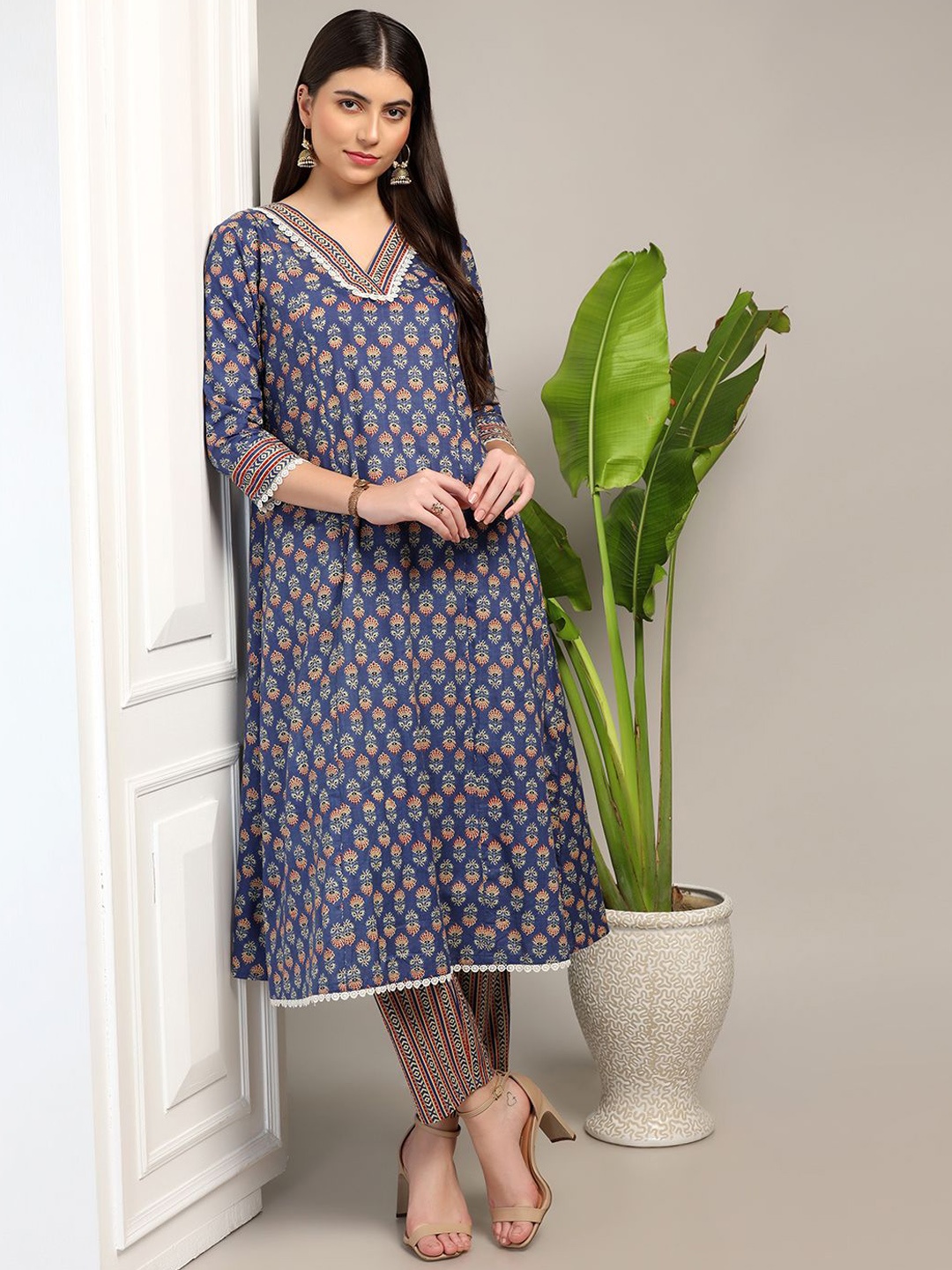 

BAESD Floral Printed Regular A-Line Kurta with Trousers, Blue