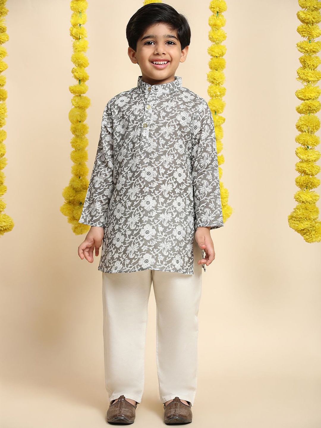 

Cutiekins Boys Floral Printed Band Collar Straight Kurta With Trousers, Grey