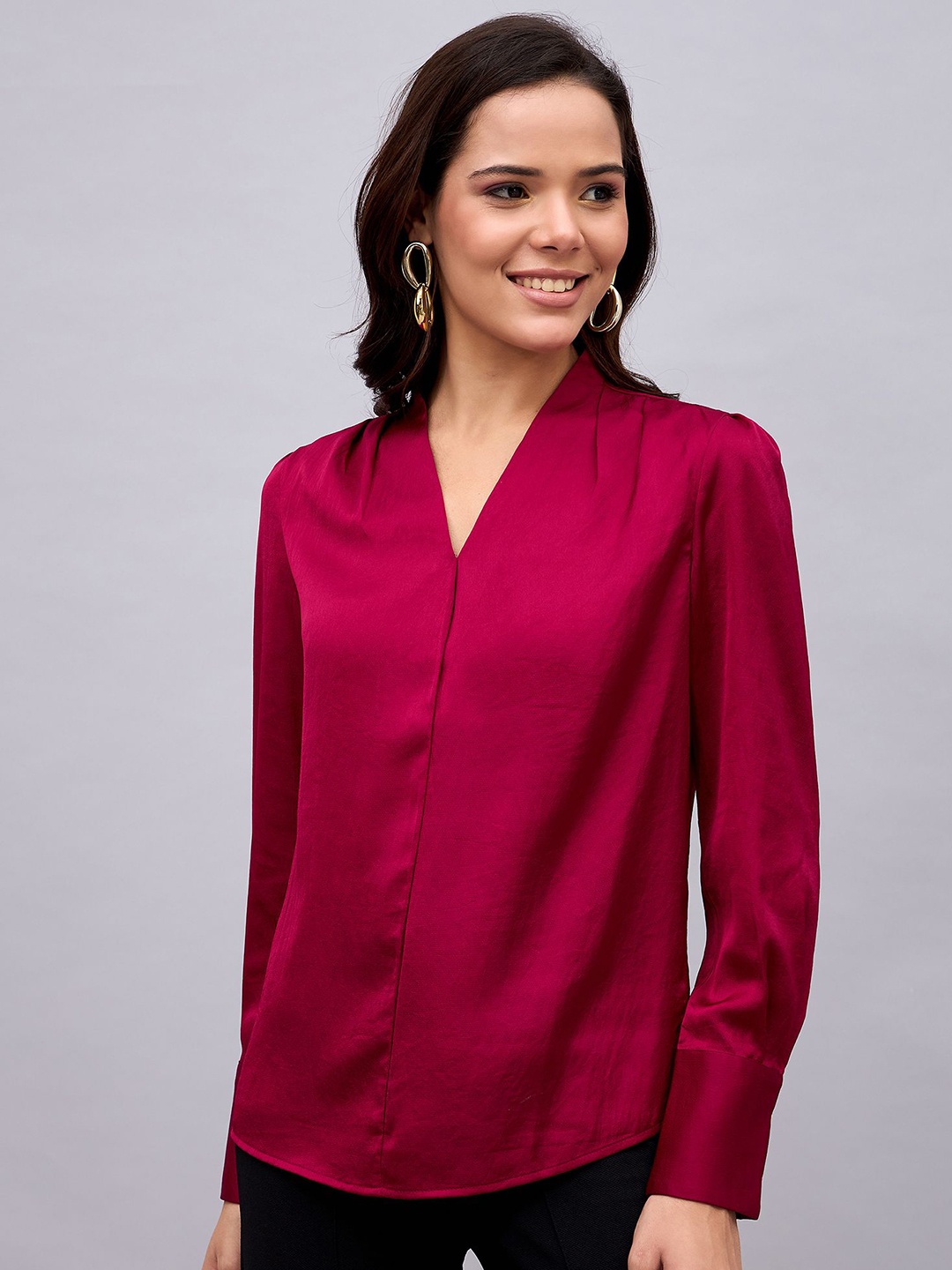 

STYLE BLUSH Women Solid V-Neck Top, Red