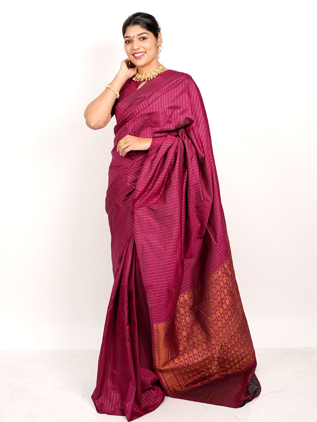 

POONOLIL Solid Woven Design Tussar Saree, Maroon