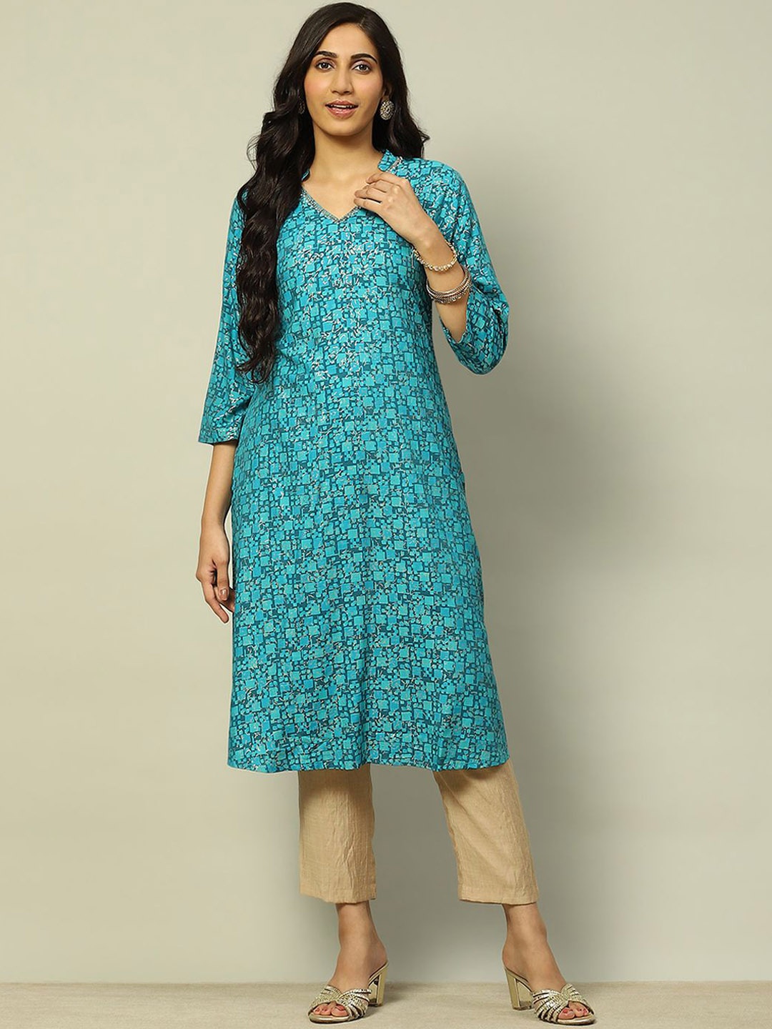 

Rangriti Geometric Printed Shirt Collar Beads and Stones Straight Kurta, Blue