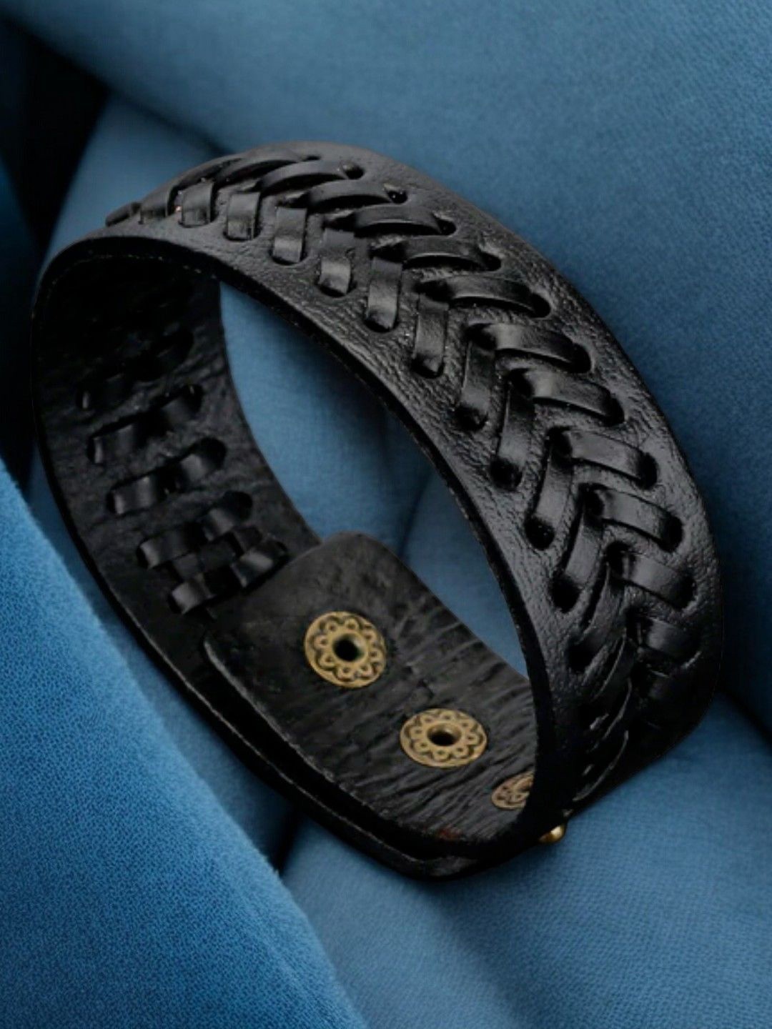 

fabula Men Leather Wraparound Bracelet, Black