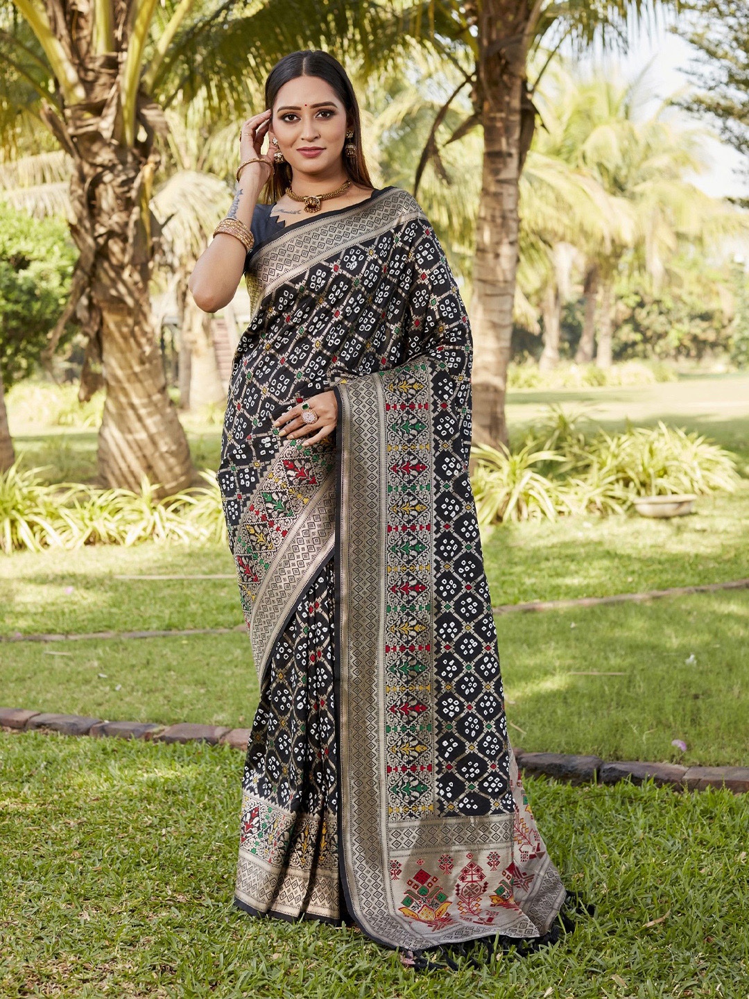 

Anaita Woven Design Zari Bandhani Saree, Black