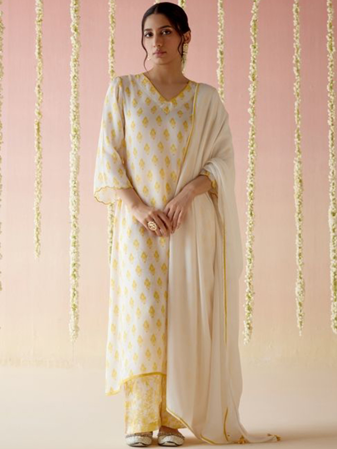 

NERO Women Floral Printed Regular Pure Cotton Kurta with Palazzos & With Dupatta, Yellow