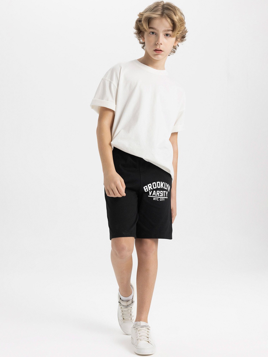 

DeFacto Boys Cotton Mid-Rise Regular Fit Shorts, Black