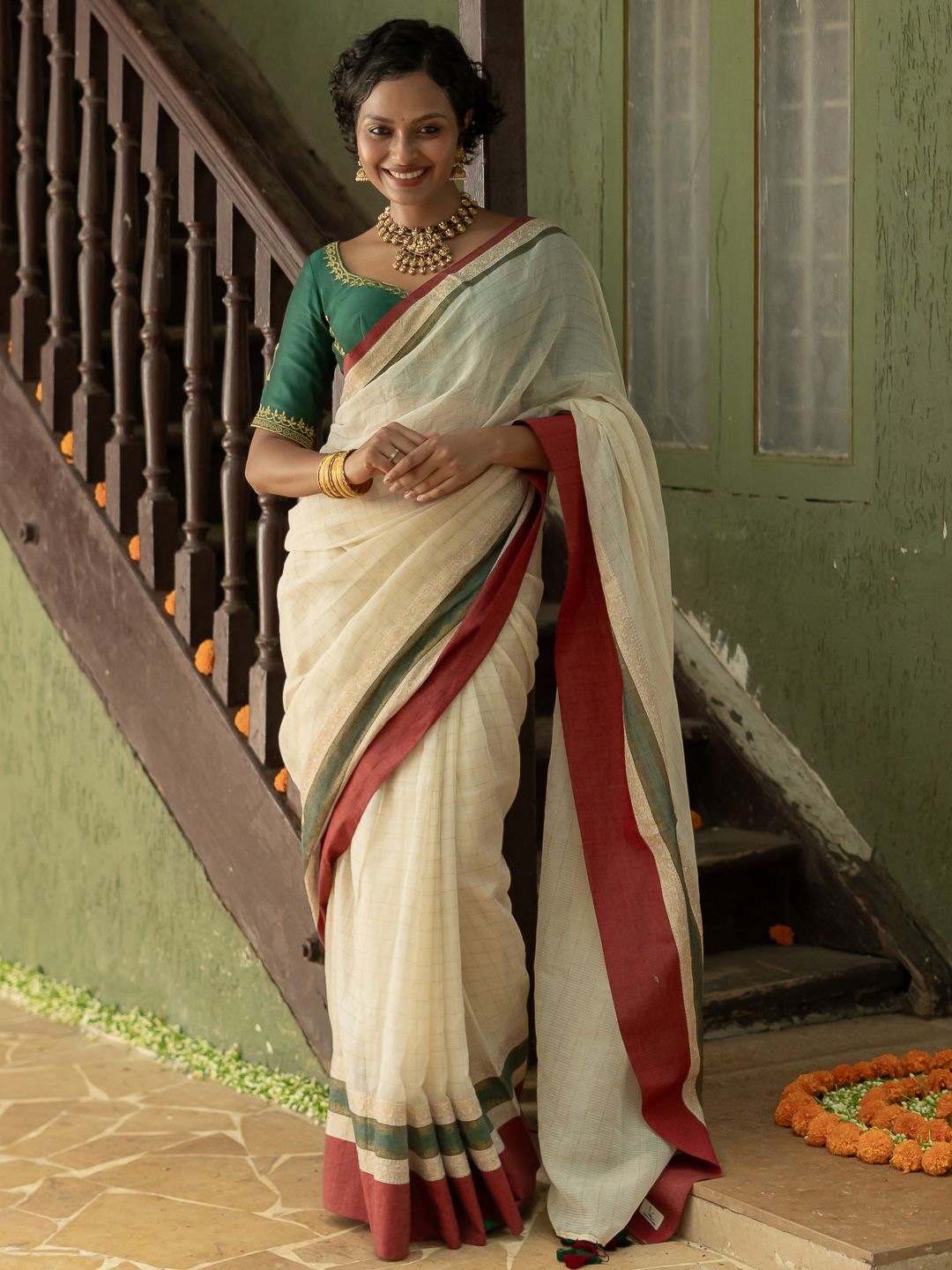 

Suta Woven Design Zari Saree, Off white