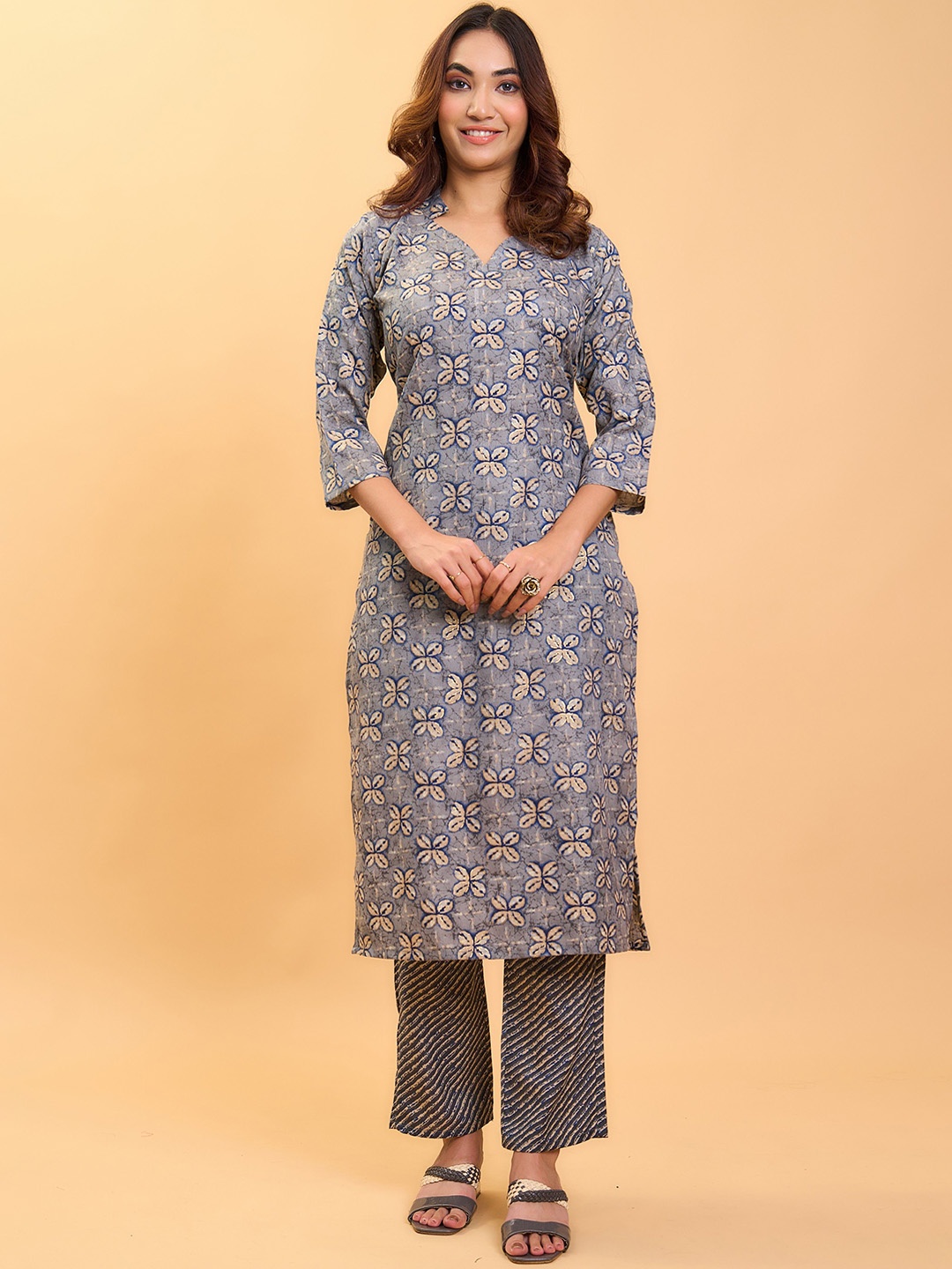 

KALINI Women Floral Printed Regular Kurta with Trousers, Grey