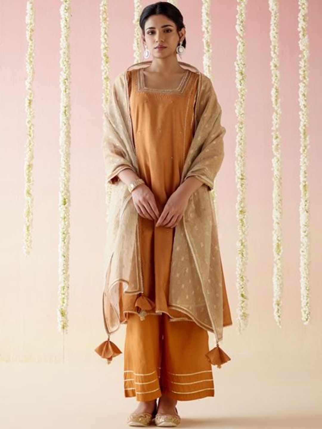

NERO Women Floral Embroidered Regular Chanderi Silk Kurta with Palazzos, Orange