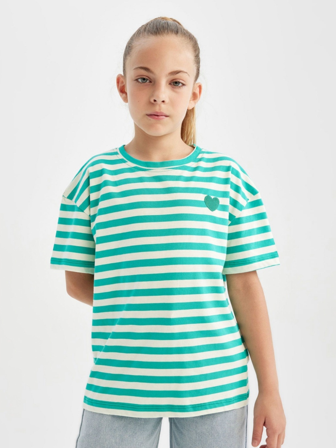 

DeFacto Girls Striped Applique T-shirt, Na