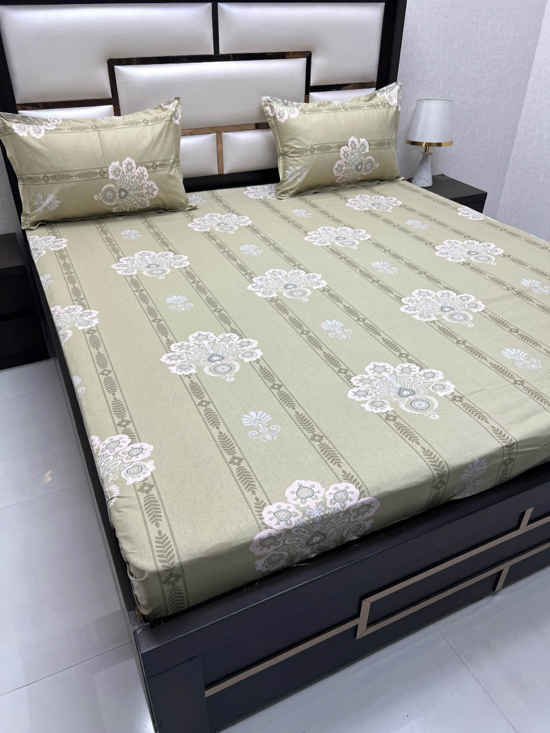 

Pure Decor Green Ethnic Motifs Pure Cotton 240 TC Queen Bedsheet with 2 Pillow Covers