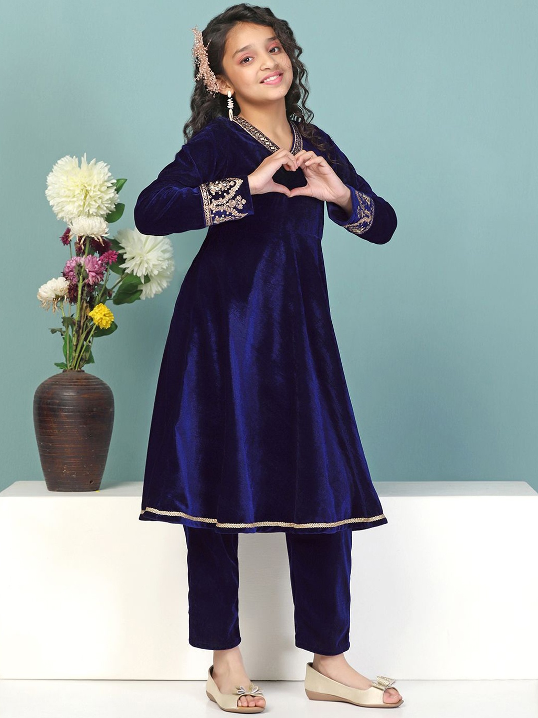 

BAESD Girls Ethnic Motifs Embroidered V-Neck Velvet Anarkali Kurta with Trousers, Navy blue