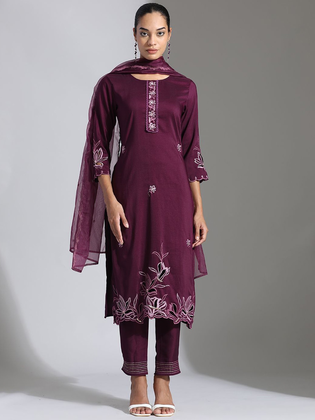 

Jaipur Kurti Floral Embroidered Thread Work Straight Kurta With Trousers & Dupatta, Purple