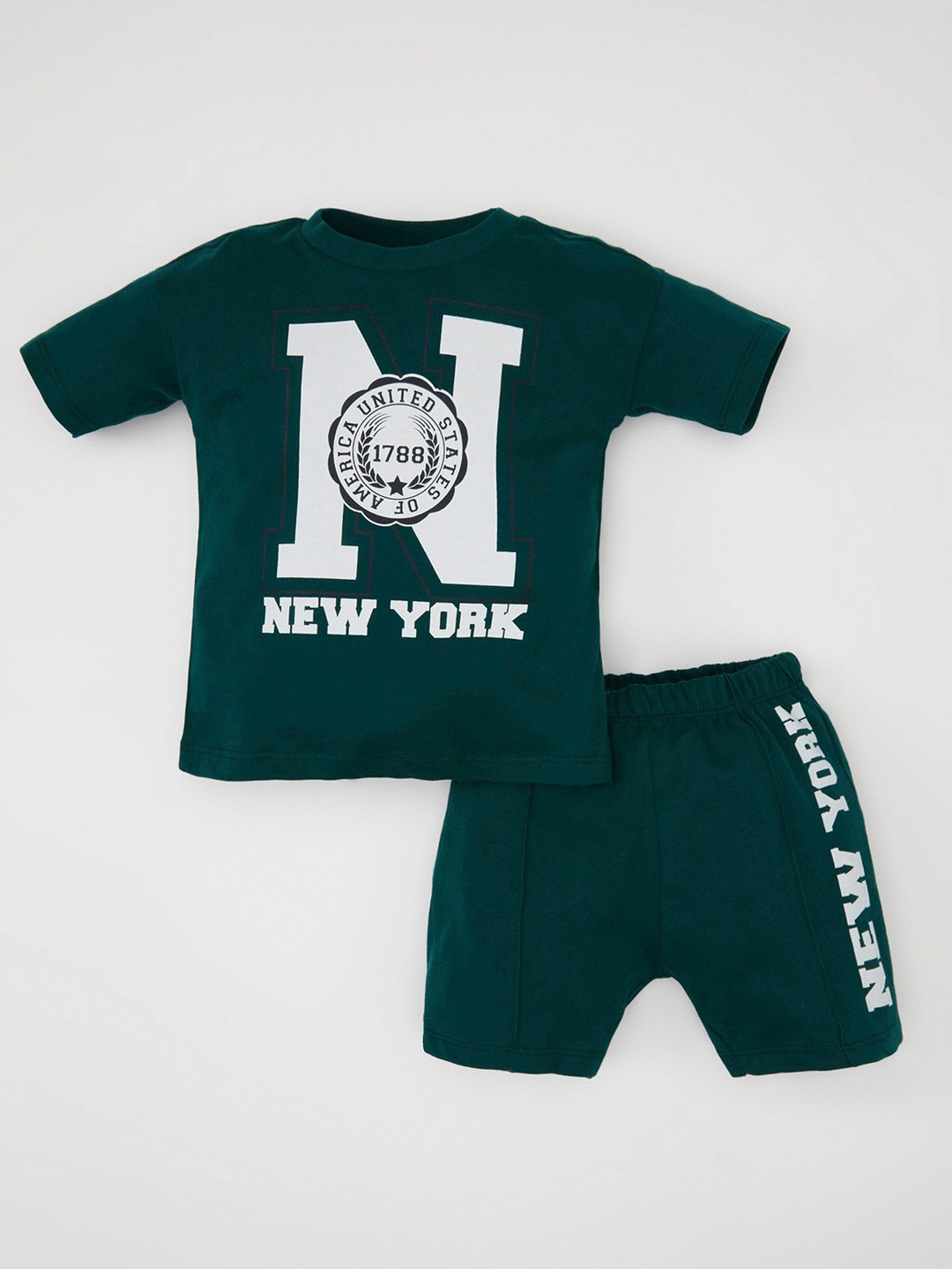 

DeFacto Boys Printed Pure Cotton Top With Short, Green