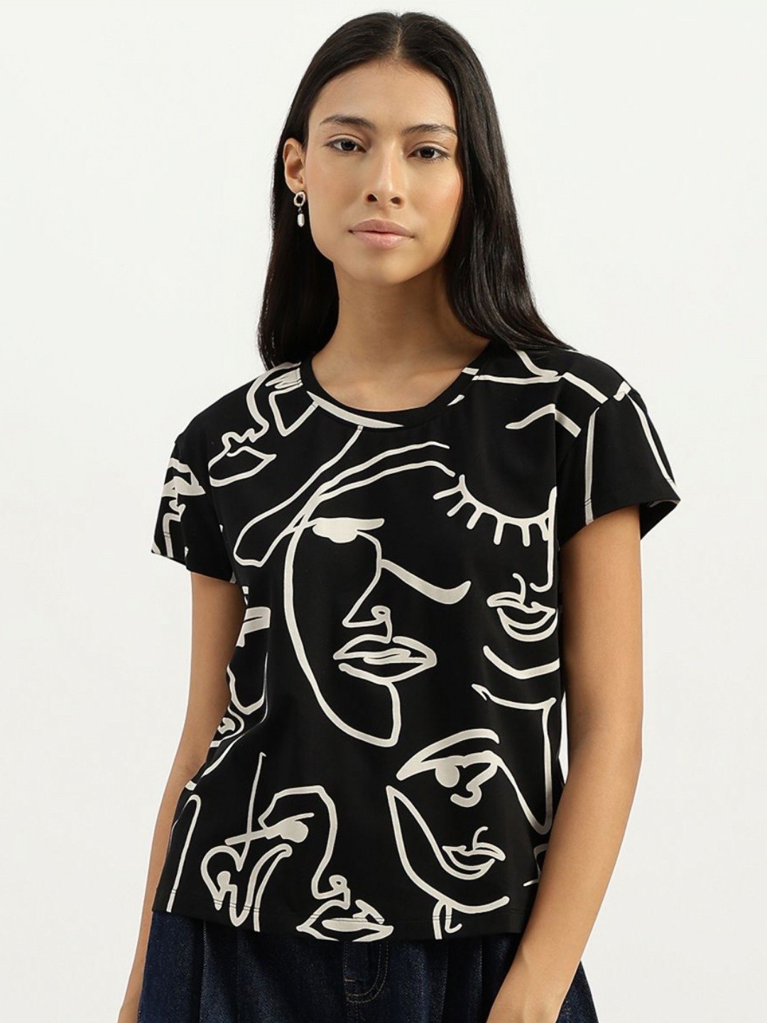 

United Colors of Benetton Women Graphic Printed Round Neck Cotton T-shirt, Black