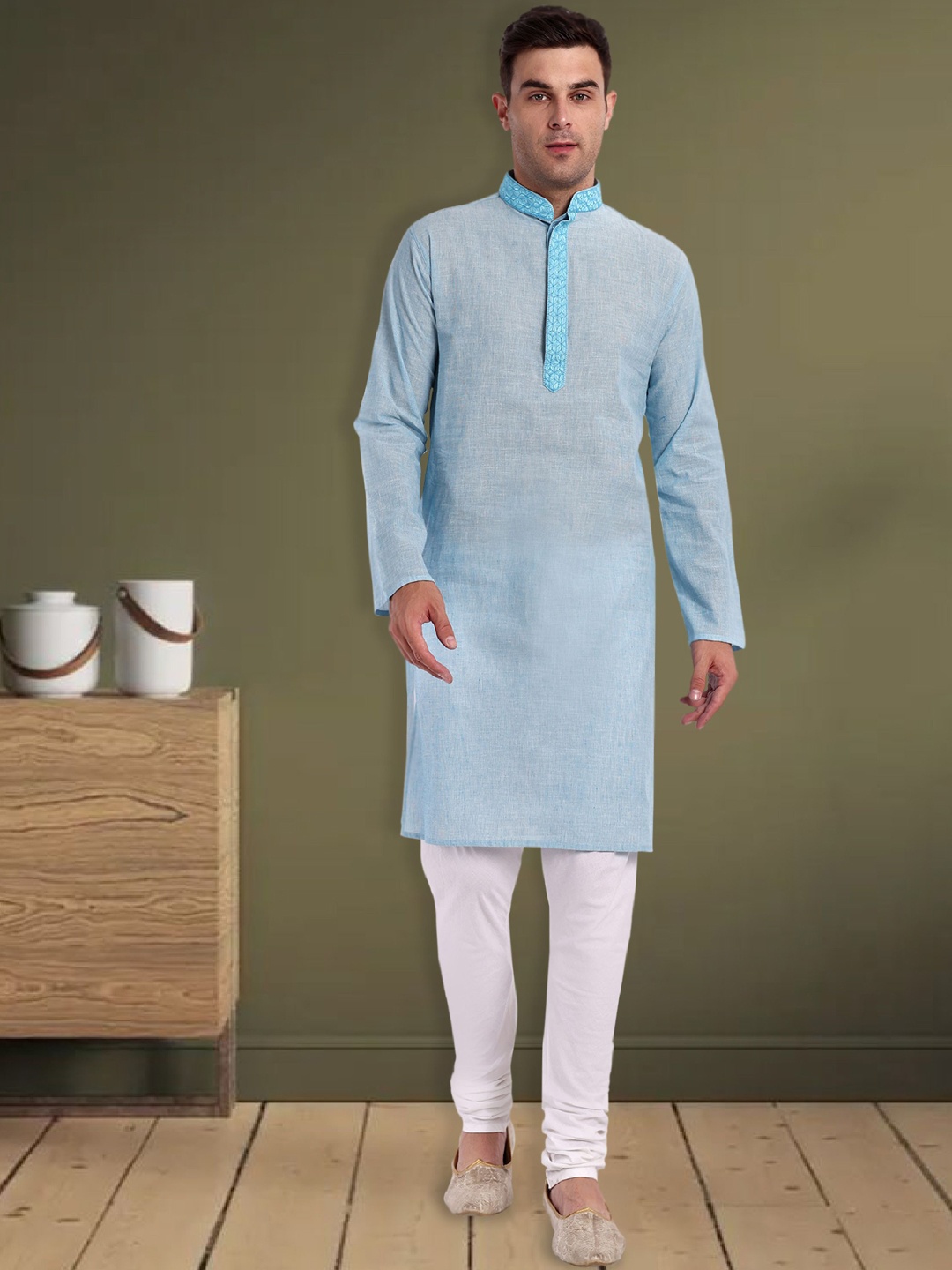 

Tesmare Thread Work Mandarin Collar Pure Cotton Straight Kurta, Blue