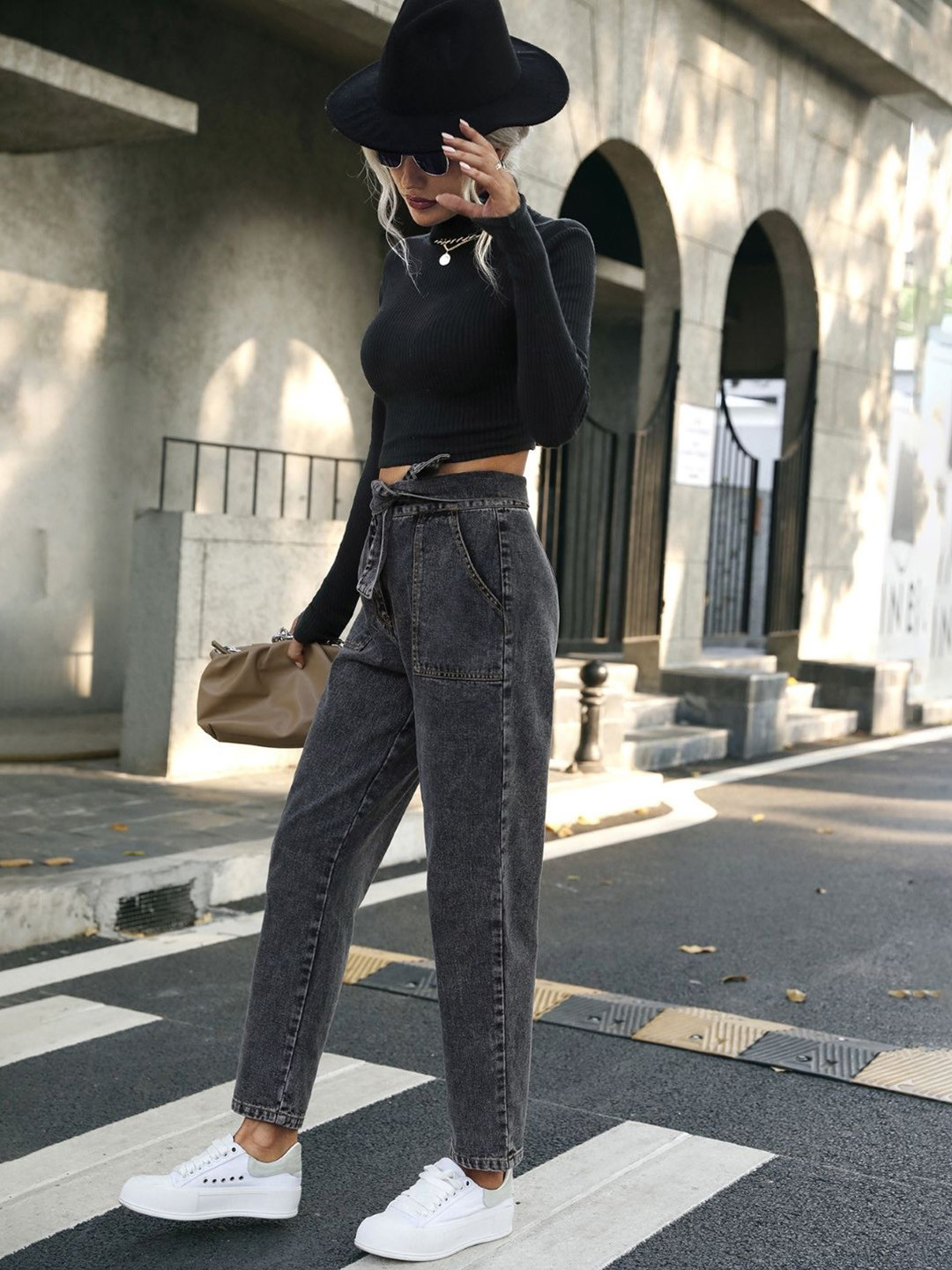 

KPOP Women Original Solid Regular Fit Trousers, Grey