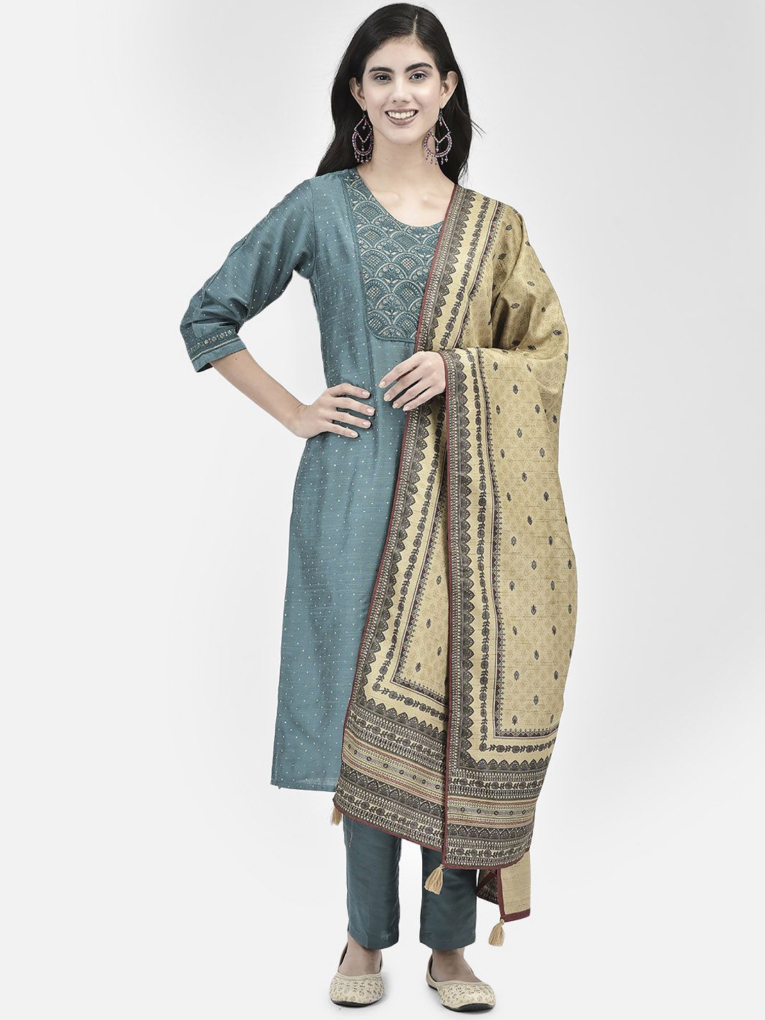 

Span Floral Embroidered Round Neck Silk Straight Kurta, Green