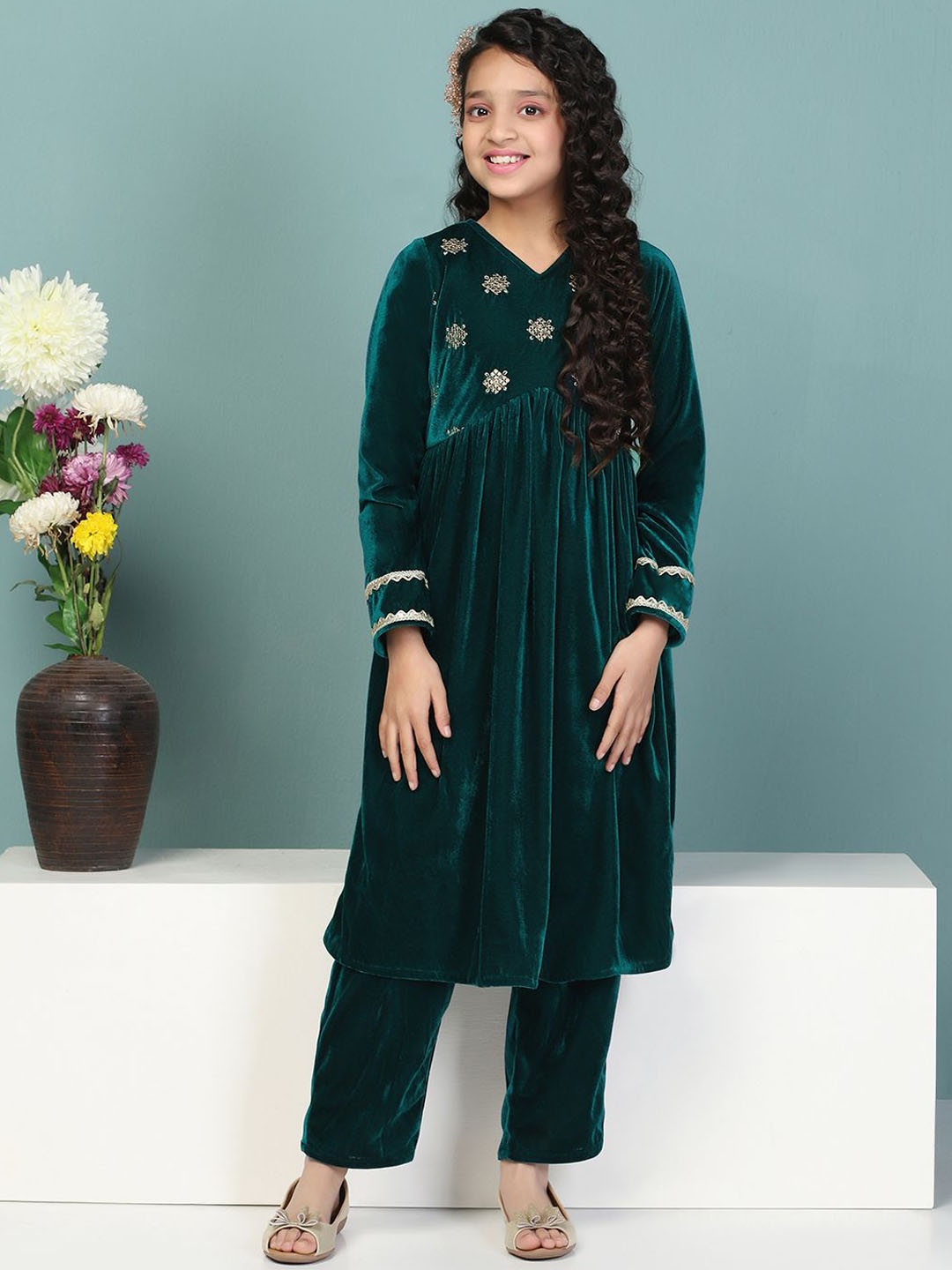 

BAESD Girls Floral Embroidered Empire Velvet A-Line Kurta With Trouser, Green