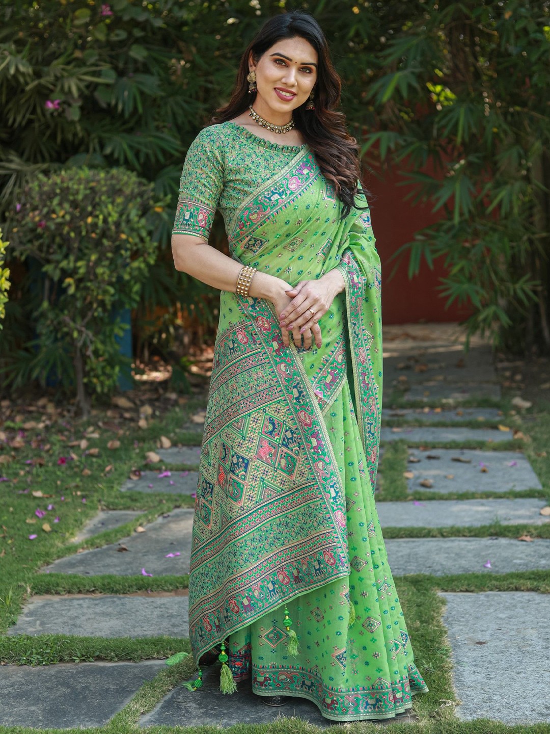 

Anaita Floral Zari Pashmina Saree, Green
