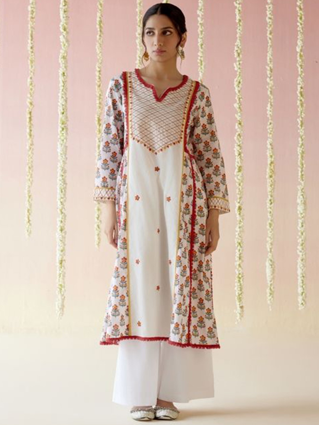 

NERO Women Floral Regular Pure Cotton Kurta with Palazzos, White