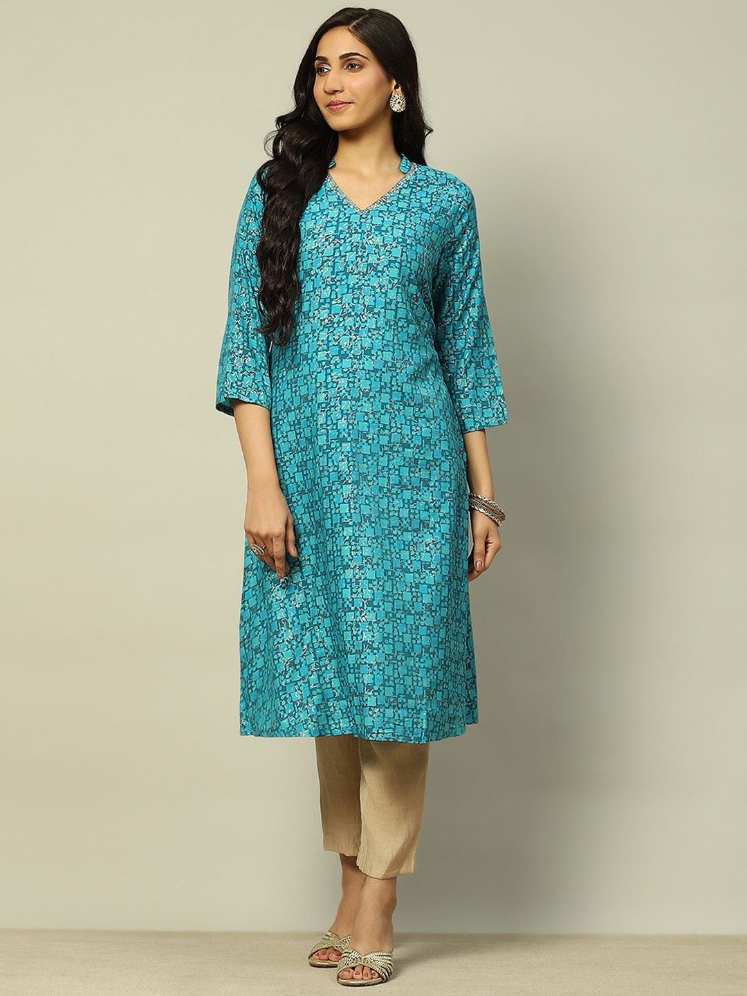 

Rangriti Geometric Printed Mandarin Collar A-Line Kurta, Blue