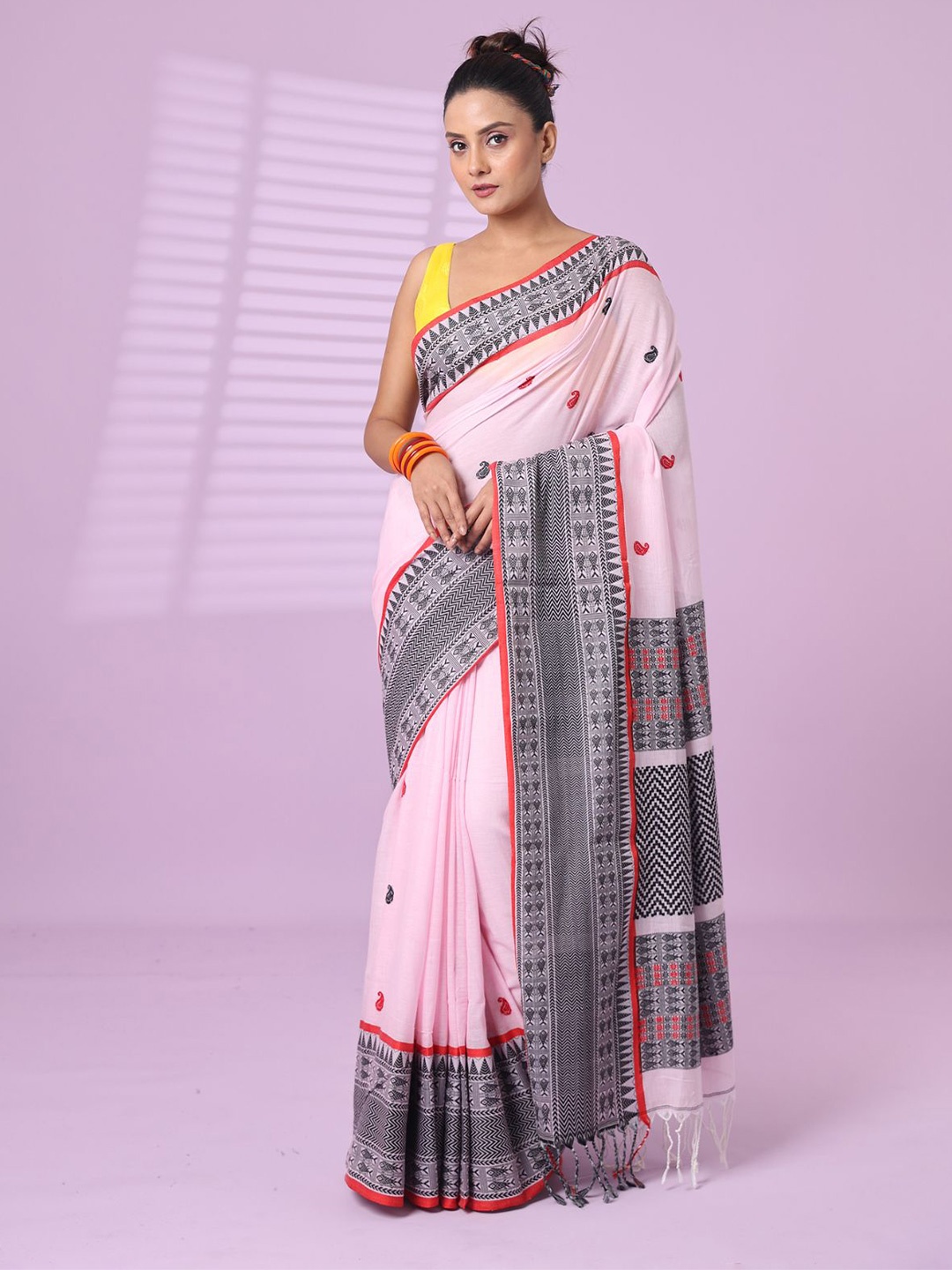 

Charukriti Woven Design Pure Cotton Saree, Pink
