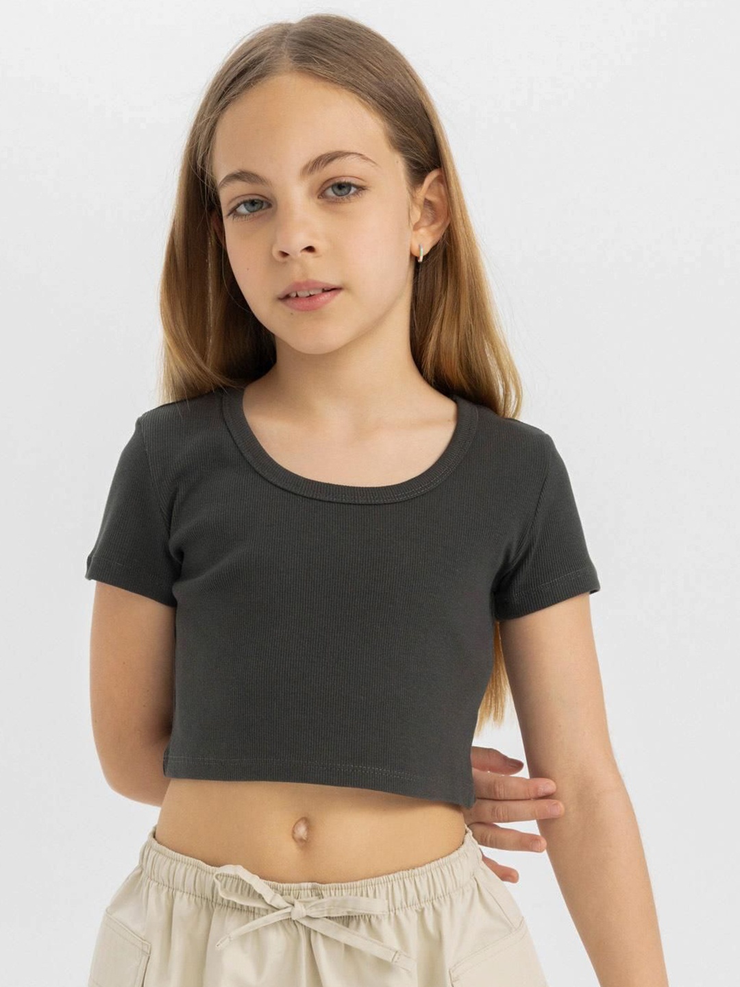

DeFacto Girls Solid Round Neck Cotton T-shirt, Grey