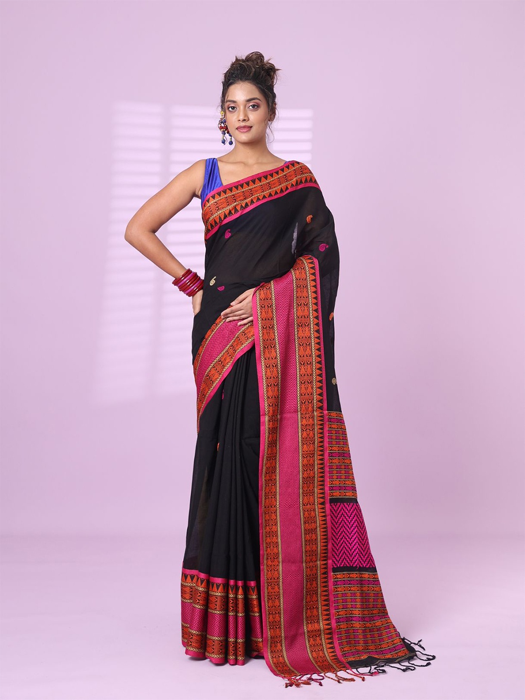 

Charukriti Woven Design Pure Cotton Saree, Black