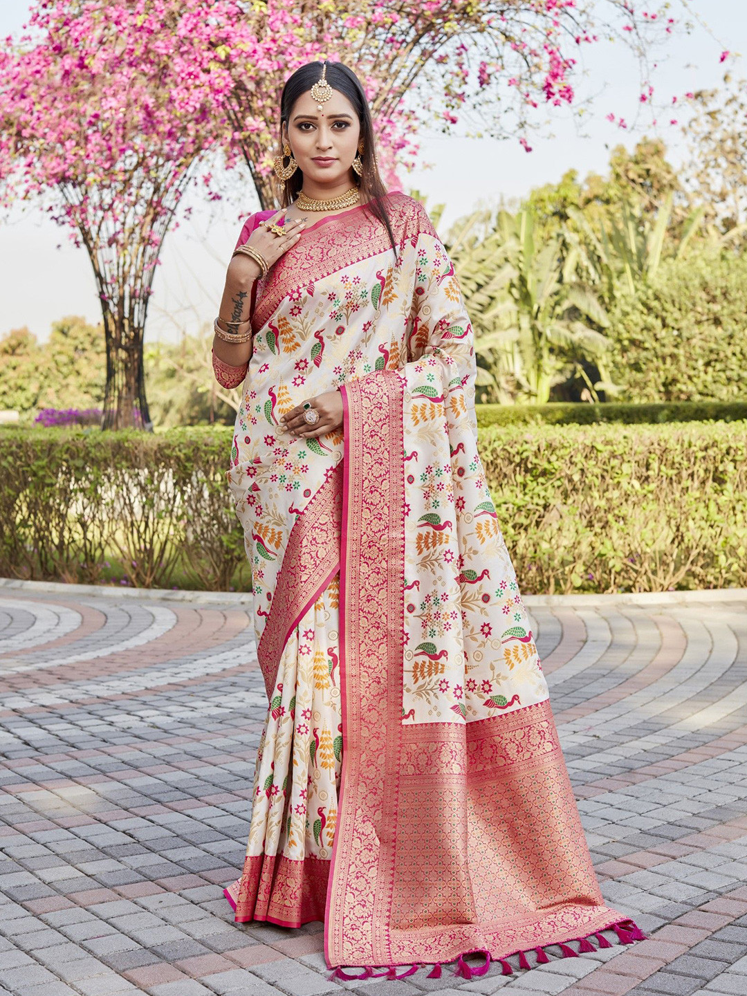 

Anaita Woven Design Zari Pure Silk Kanjeevaram Saree, White