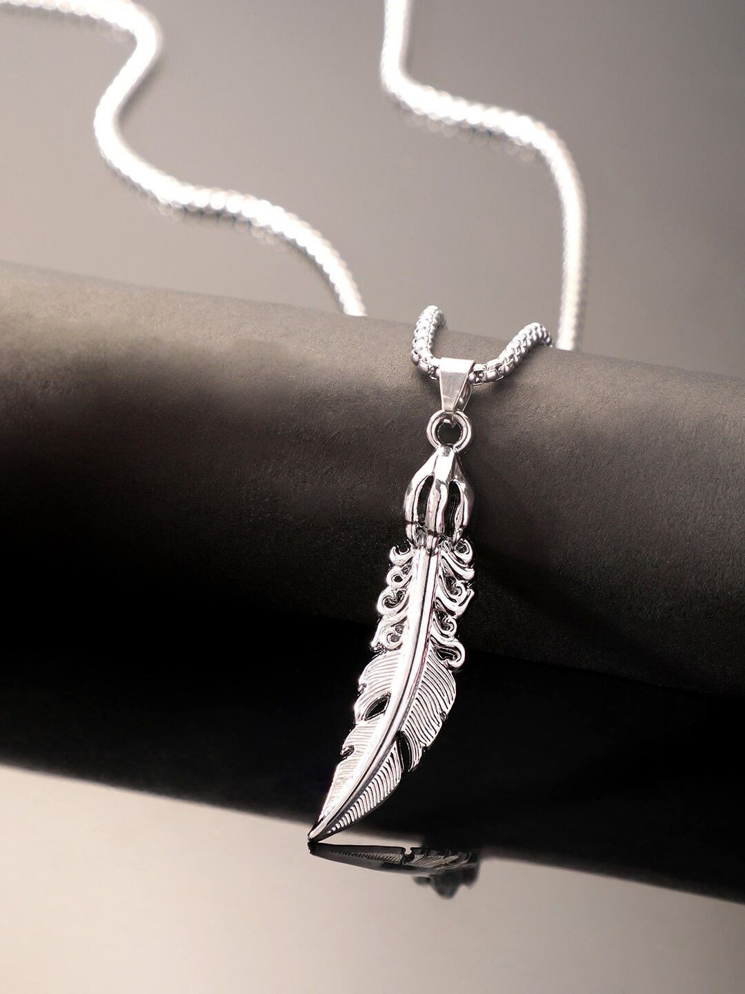 

FIMBUL Men Silver Plated Stainless Steel Feather Shaped Pendant With Chain