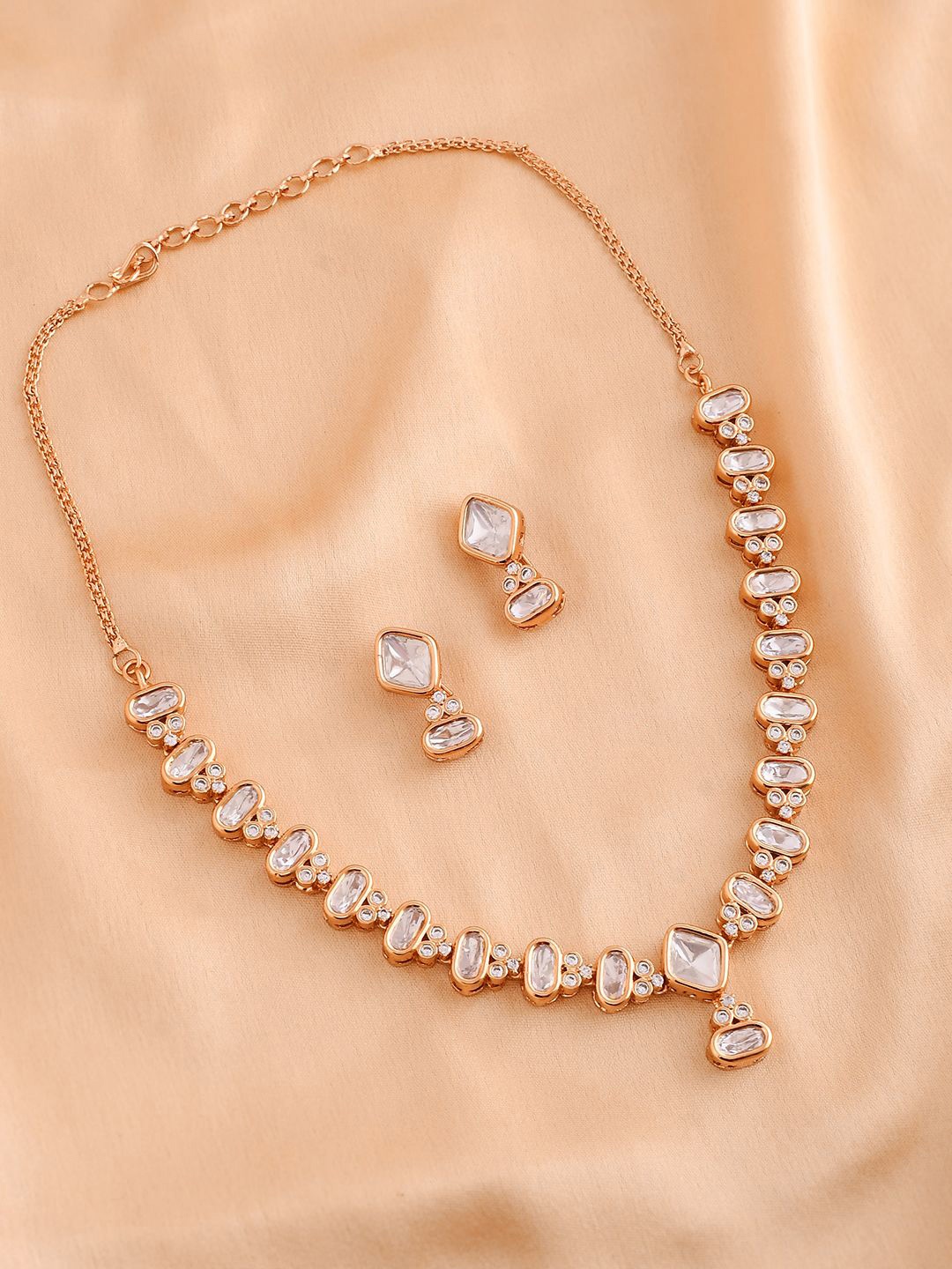 

Voylla Gold-Plated Kundan-Studded Jewellery Set