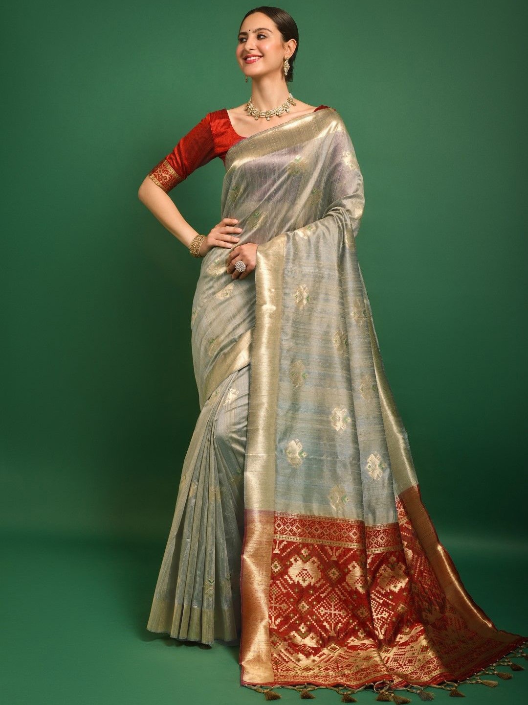 

VISHNU WEAVES Woven Design Zari Patola Saree, Beige