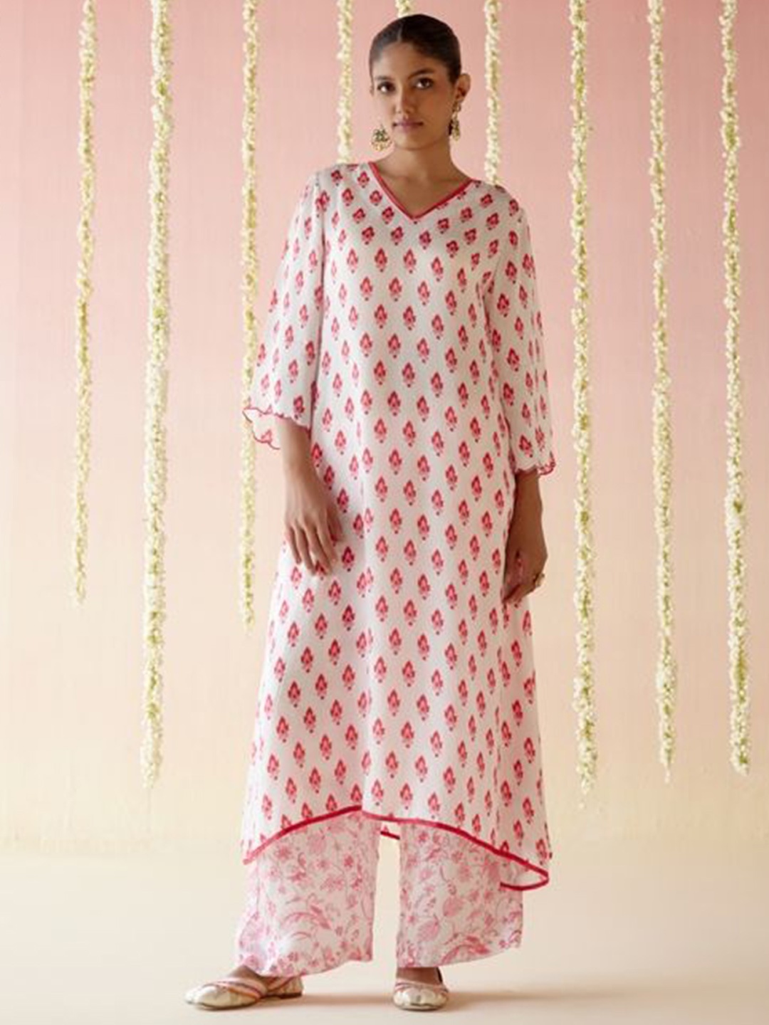 

NERO Women Floral Regular Pure Cotton Kurta with Palazzos, White