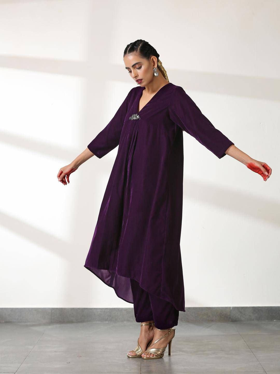 

Swtantra Velvet Tunic With Trousers, Purple
