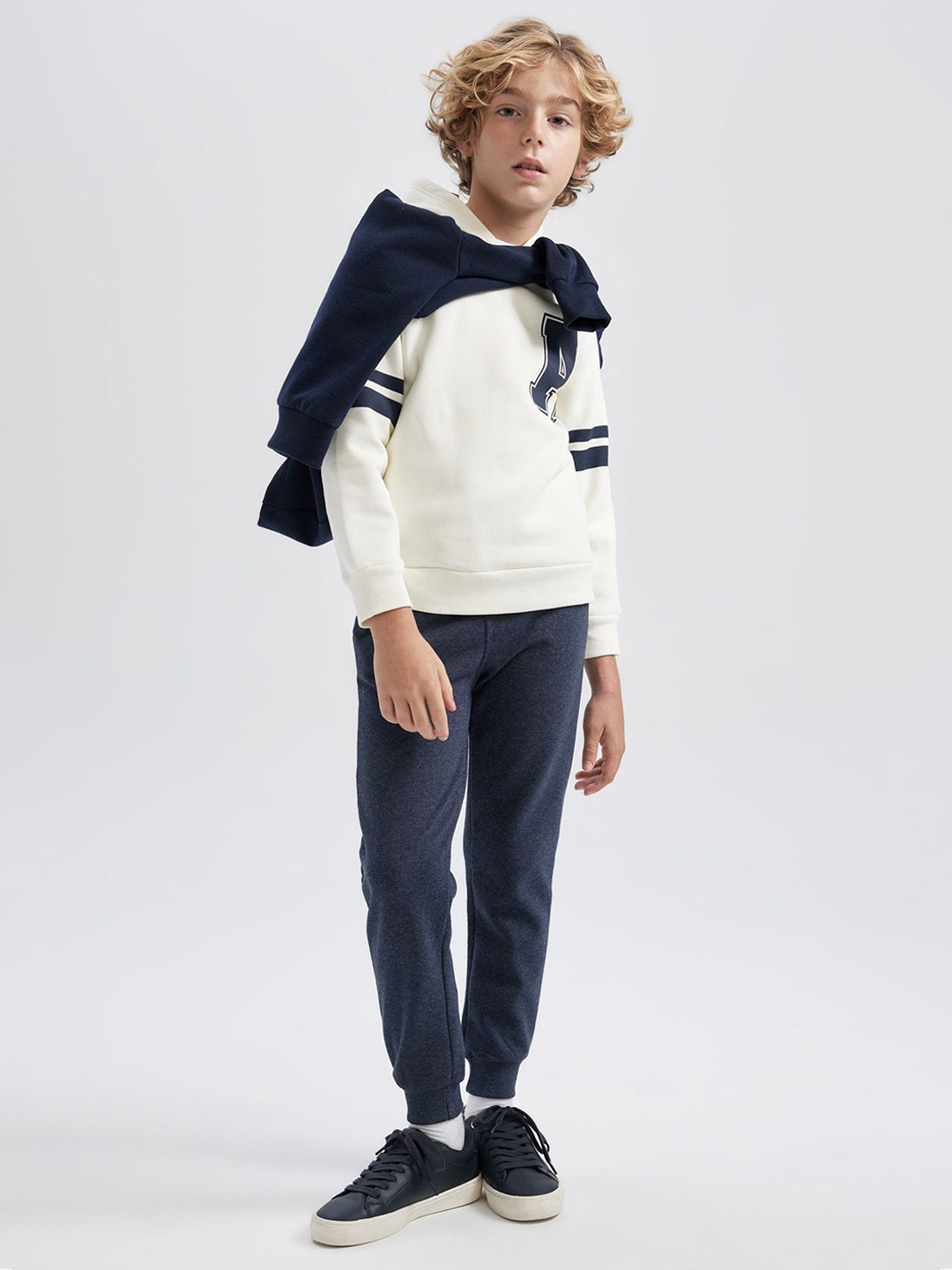 

DeFacto Boys Printed Hooded Sweatshirt & Joggers, White
