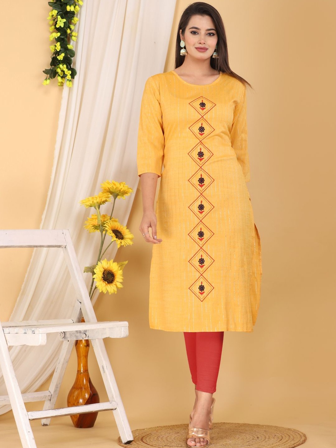 

Mehsoos Geometric Printed Round Neck Thread Work Pure Cotton Straight Kurta, Yellow