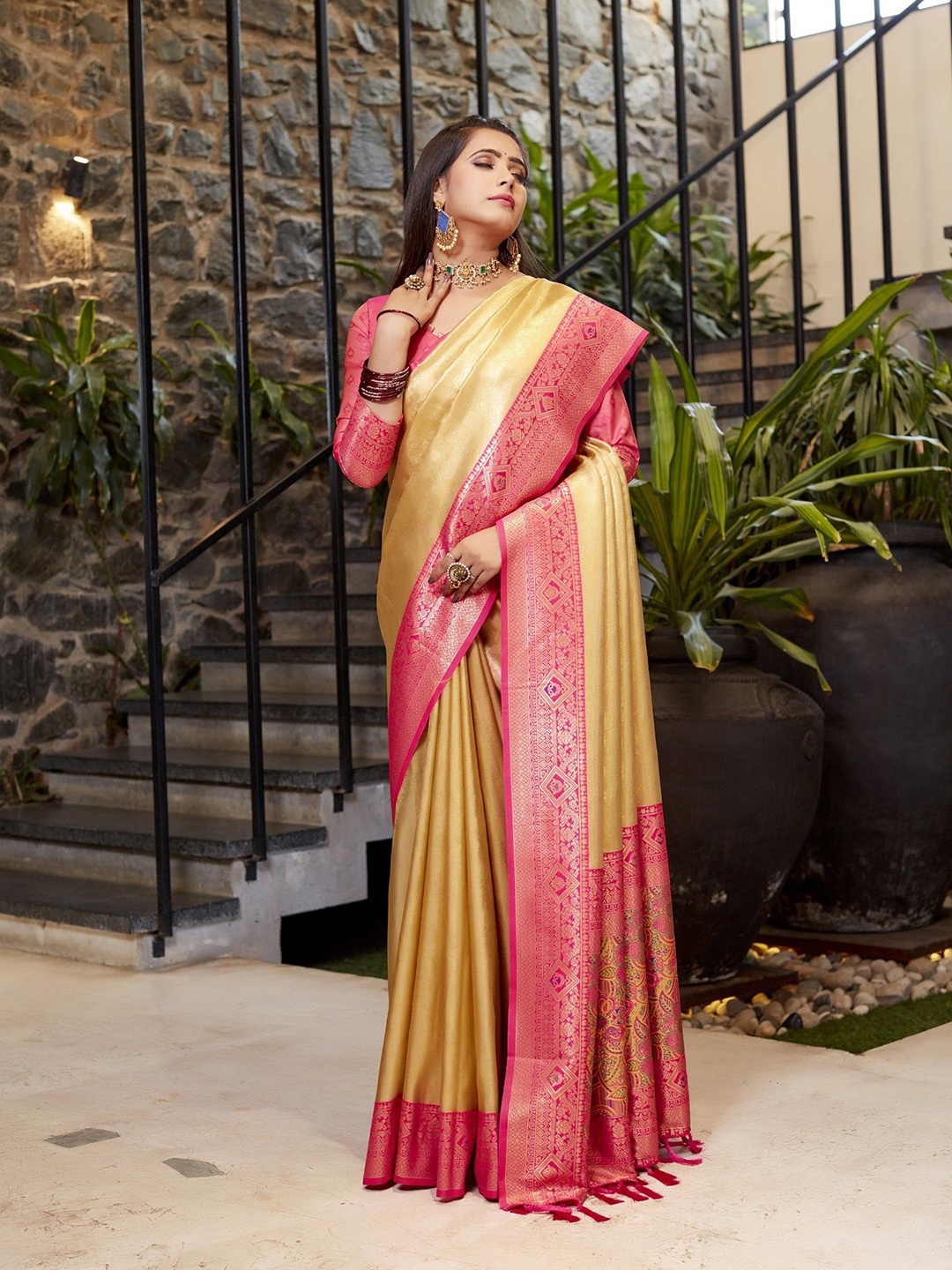 

Anaita Woven Design Tissue Banarasi Saree, Cream