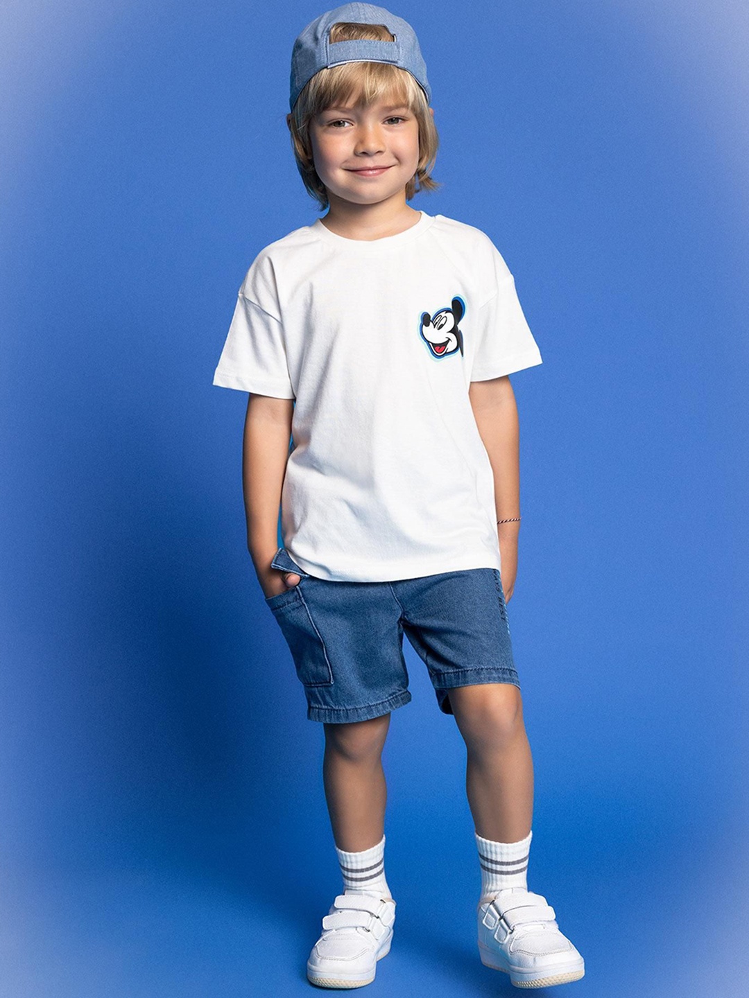 

DeFacto Boys Solid Mid-Rise Shorts, Na