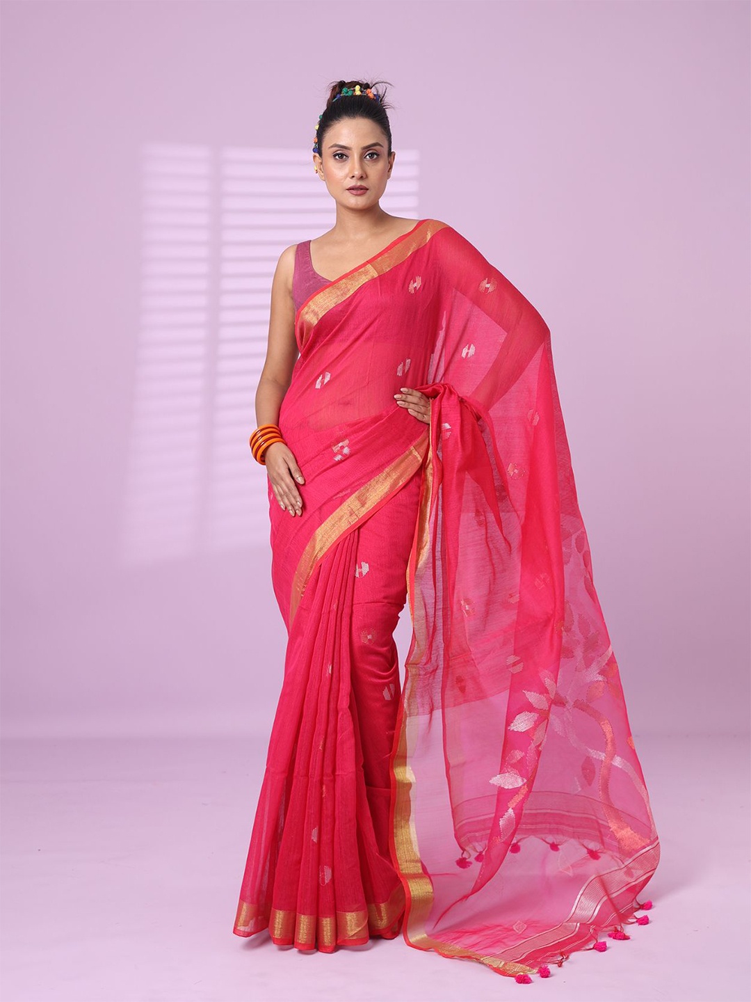 

Charukriti Woven Design Ethnic Motifs Zari Saree, Fuchsia