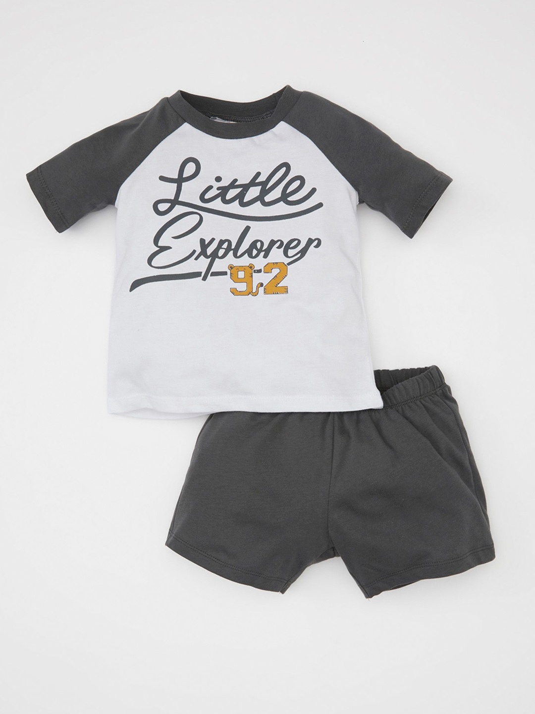 

DeFacto Boys Typography Printed Pure Cotton T-Shirt With Shorts, White