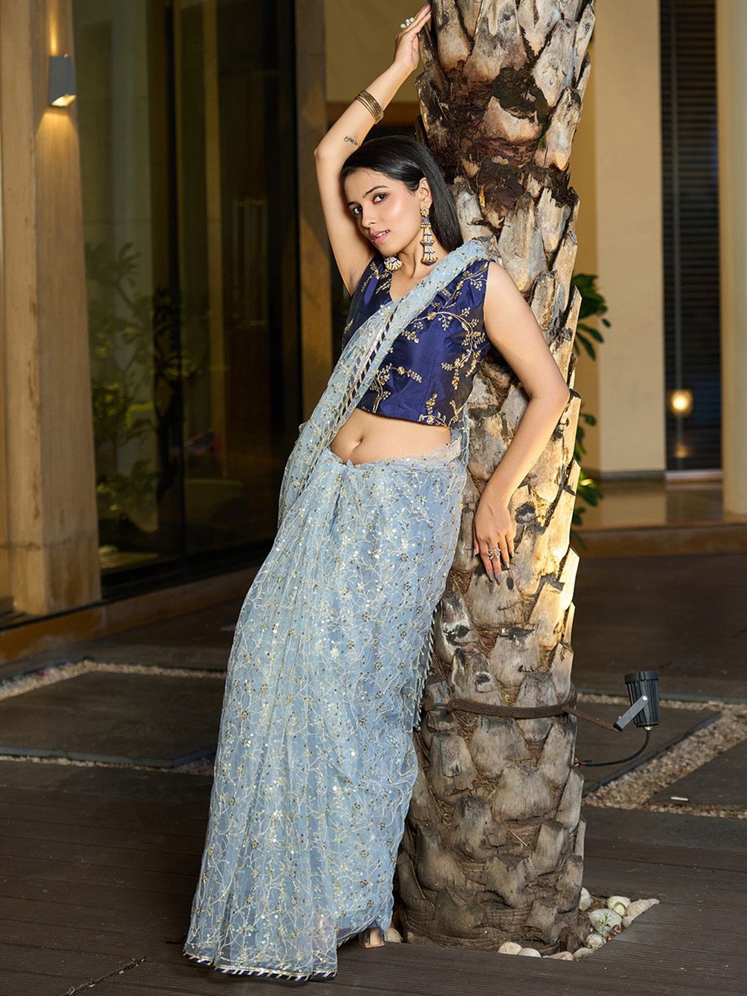 

Warthy Ent Ethnic Motifs Sequinned Net Fusion Saree, Grey