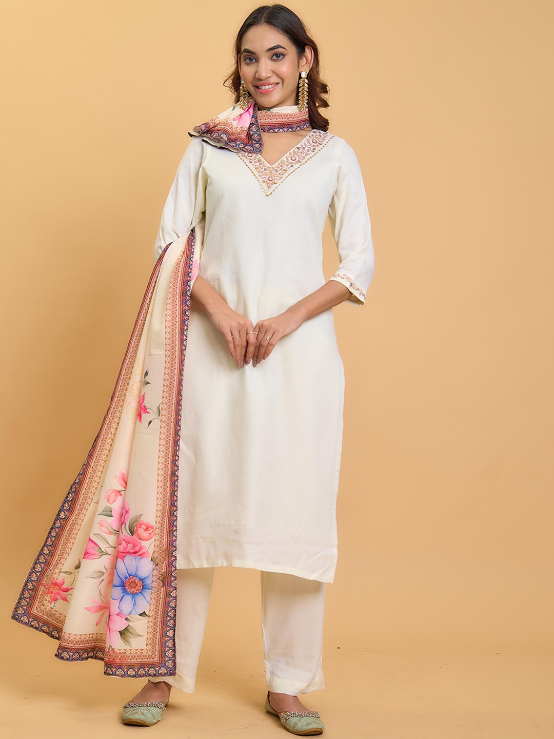 

HERE&NOW Floral Embroidered Thread Work Straight Kurta With Trousers & Dupatta, Off white