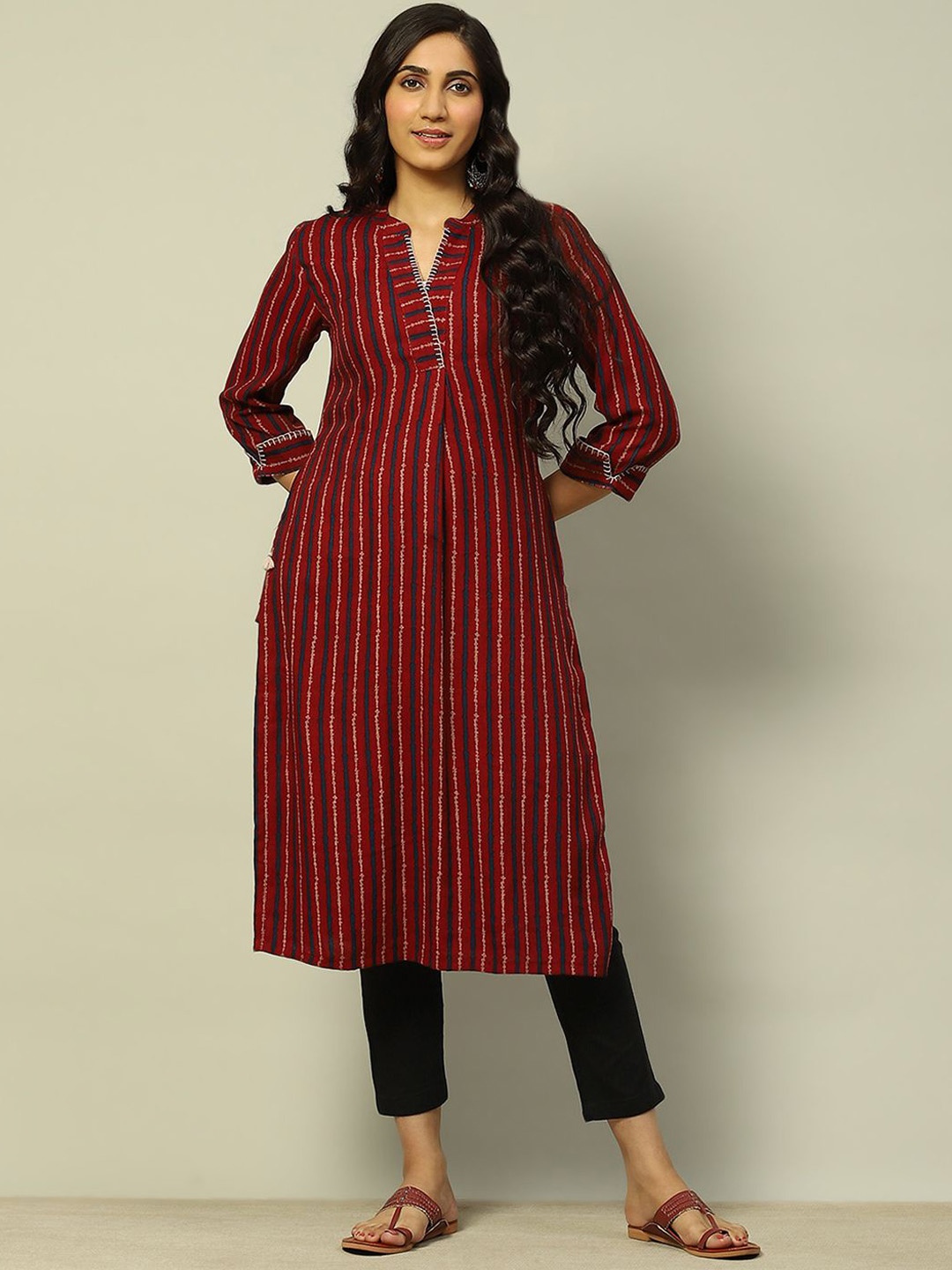 

Rangriti Striped Printed Mandarin Collar Kurta, Red