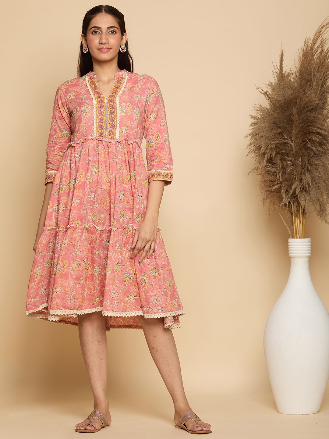 

Chandbaali Floral Printed Pure Cotton Mandarin Collar Tiered Anarkali Kurta, Pink