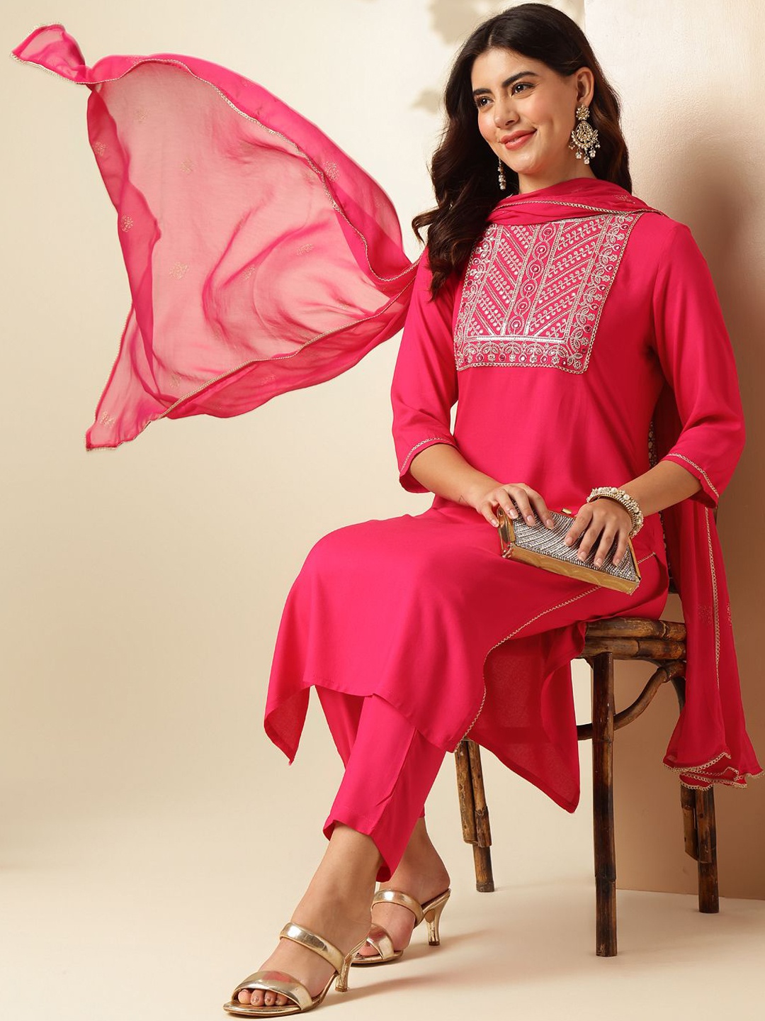 

Anouk Floral Embroidered Regular Straight Kurta with Trousers & Dupatta, Fuchsia