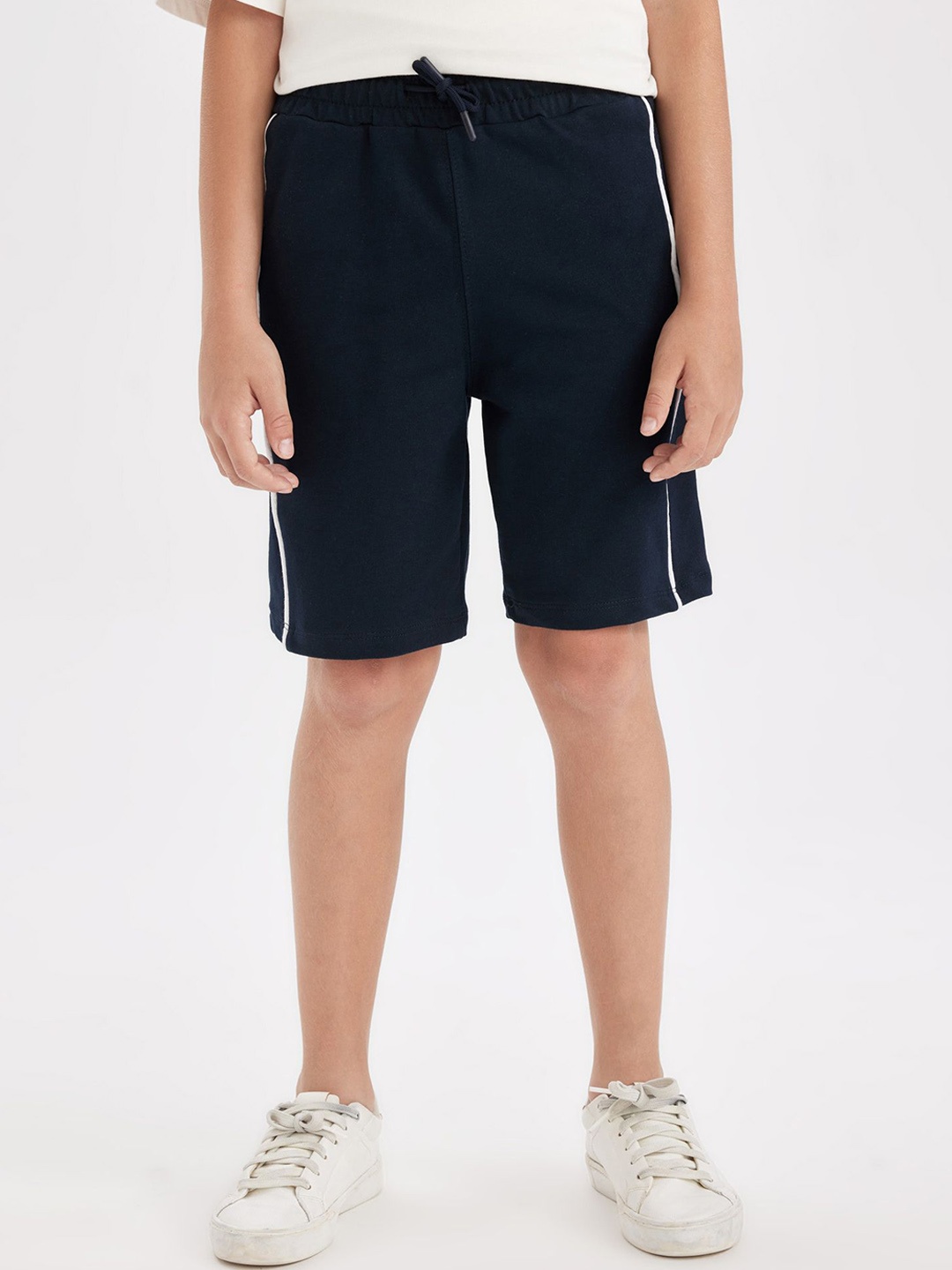 

DeFacto Boys Cotton Mid-Rise Regular Fit Shorts, Black