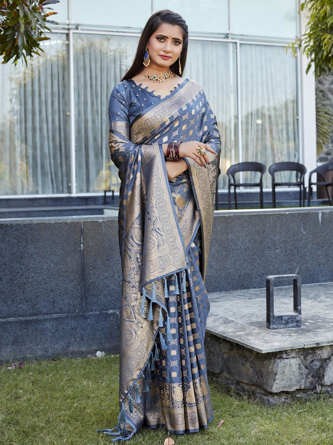 

Anaita Woven Design Zari Satin Banarasi Saree, Grey melange