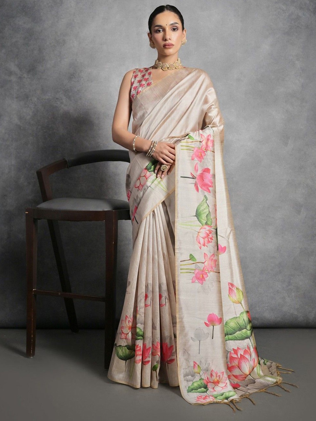 

AWRIYA Floral Printed Tussar Saree, Cream