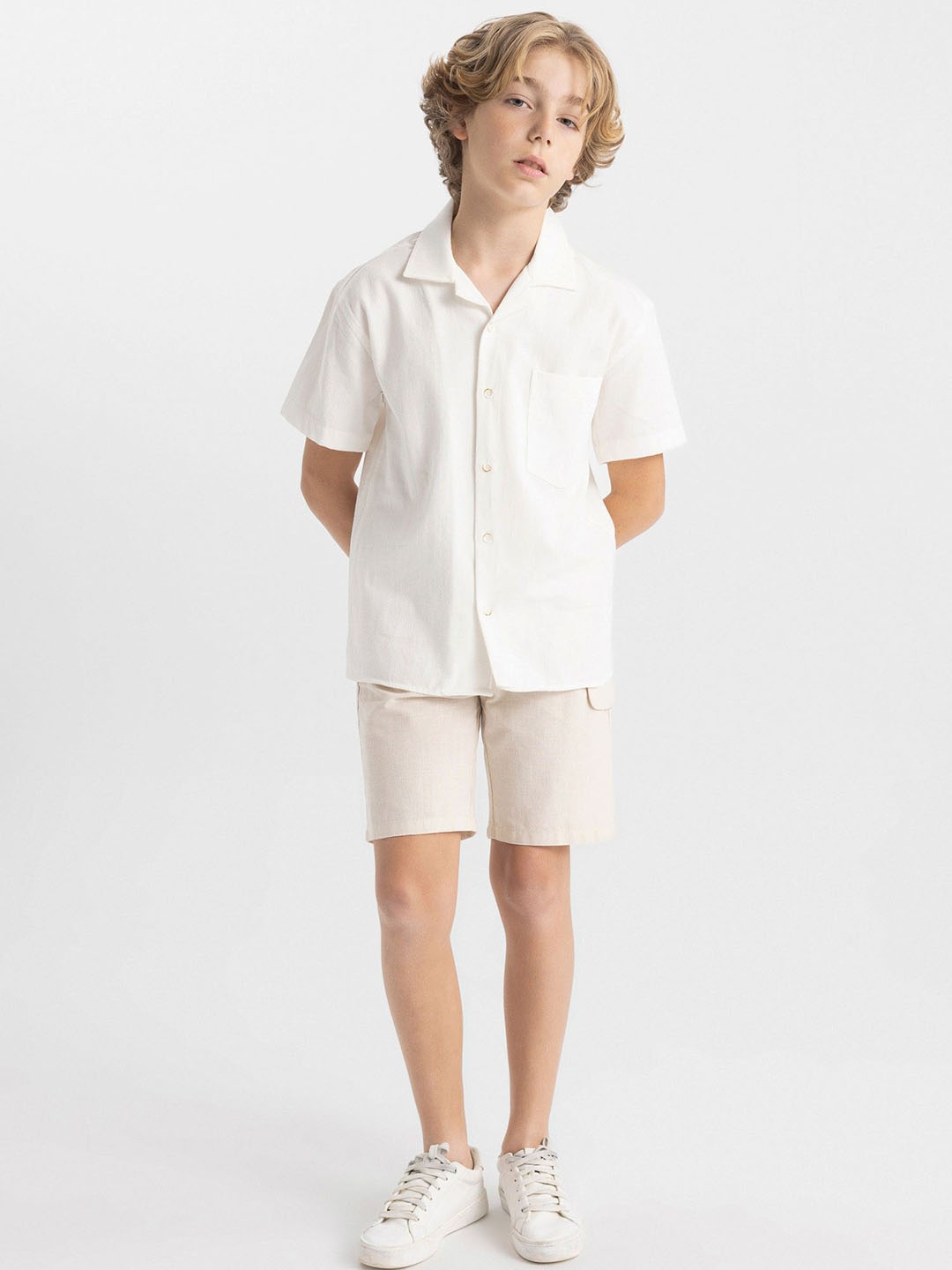 

DeFacto Boys Solid Mid-Rise Above Knee Shorts, Na