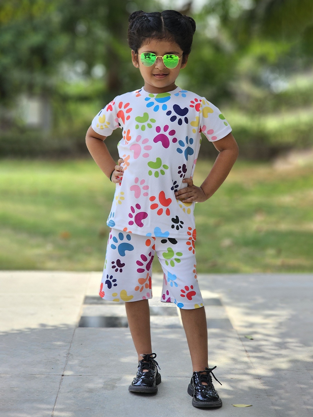 

Emblica Girls Printed Round Neck T-shirt with Shorts, White